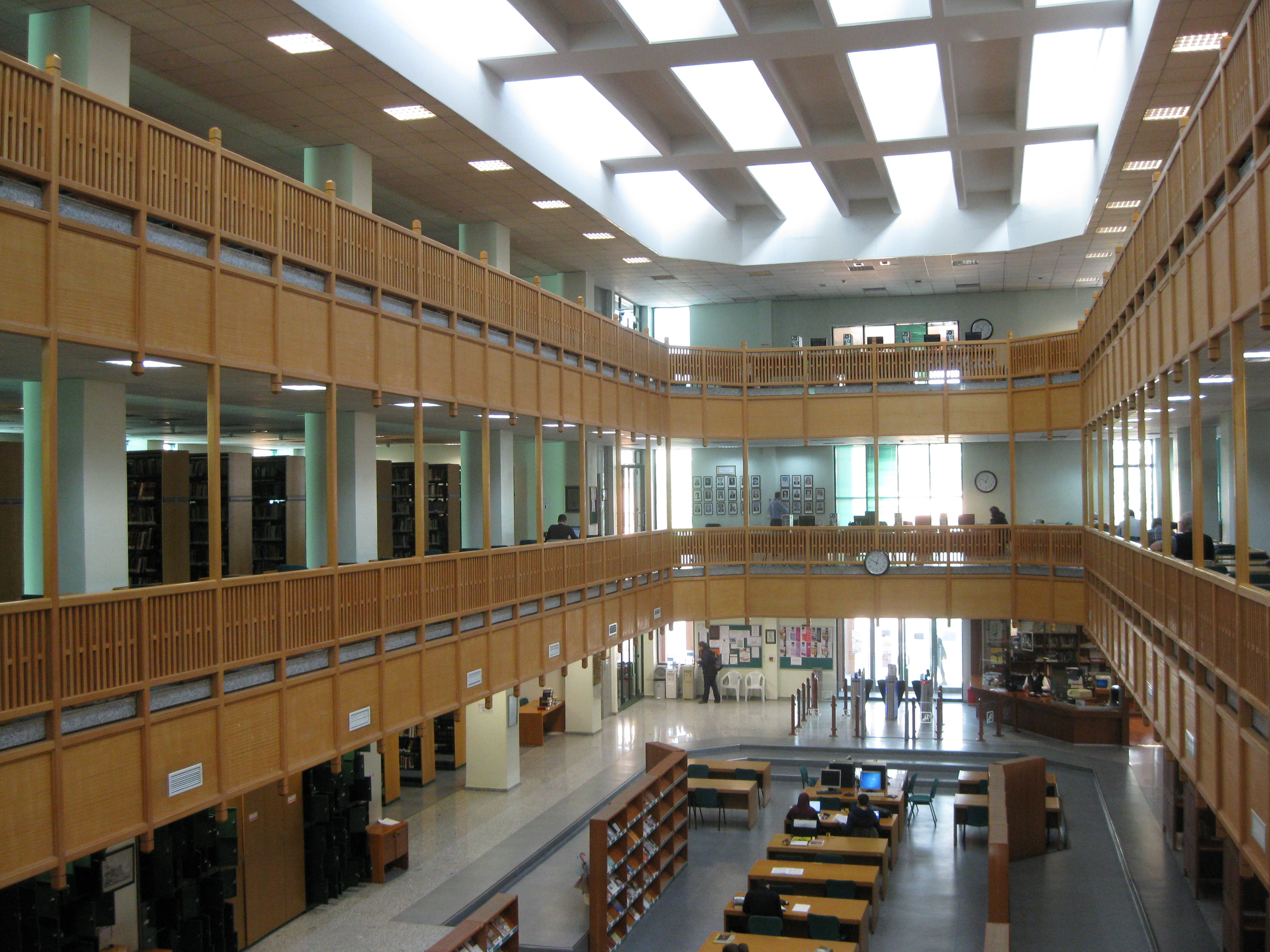 The interior of the İSAM library